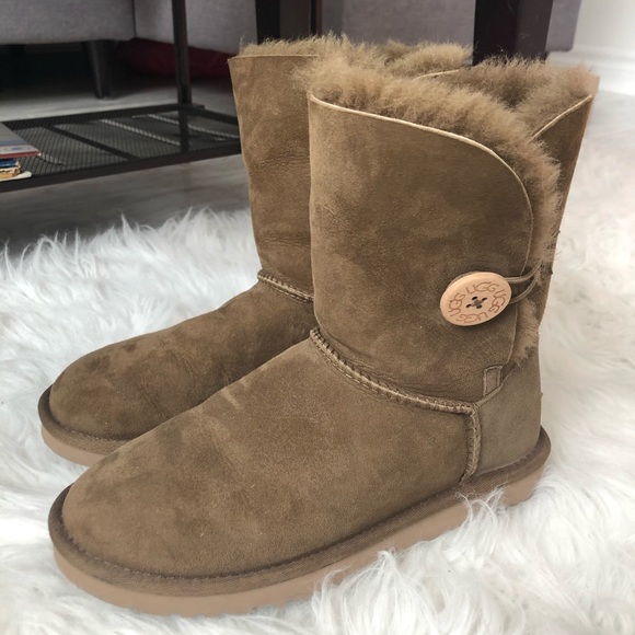 UGG Australia Bailey Button Sheepskin Boot - Picture 2 of 8